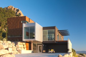 Архитектурно строительная экспертиза приняла стильную виллу в скалах над Salt Lake Valley